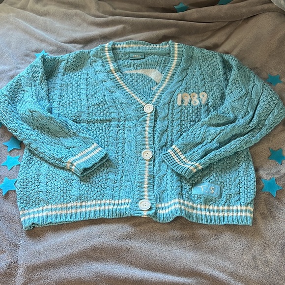 In Hand Ready to Ship Taylor Swift 1989 Cardigan Blue Teal Official Authentic - Picture 9 of 10